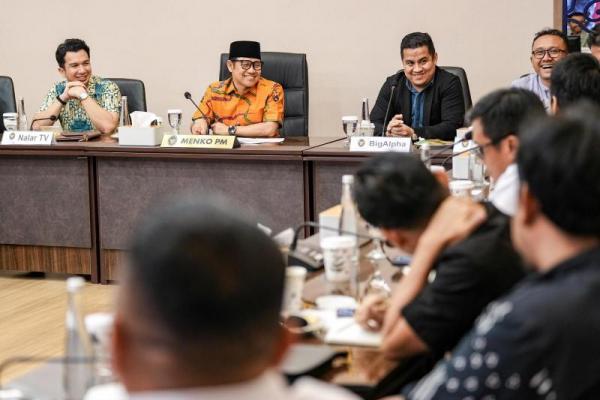 Menko Muhaimin mengakui bahwa kini new media justru menjadi arus utama baru dalam penyebaran informasi yang relevan dan mudah diakses, terutama oleh Gen Z