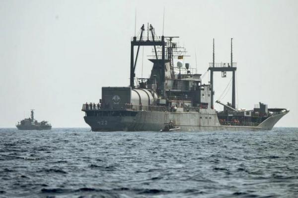 Pemerintah Sri Lanka memulangkan lebih dari 200 awak kapal dari dua kapal perang Iran ke Teheran pada Selasa (14/4) malam.