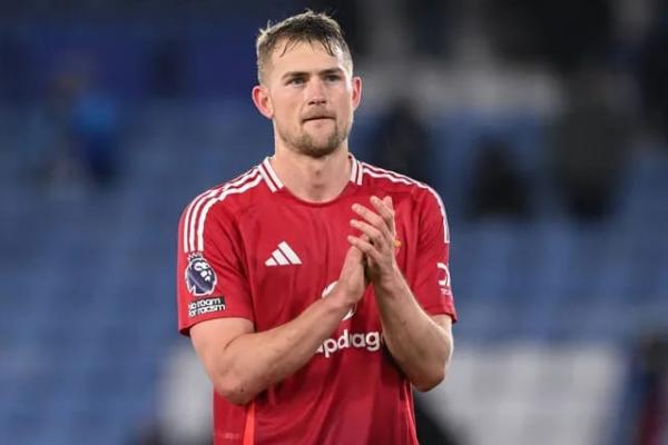 Bek Manchester United, Matthijs de Ligt, terus menunjukkan komitmennya untuk pulih dari cedera yang dialaminya.