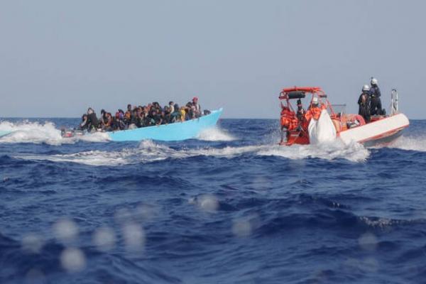 Sejumlah imigran yang tiba di Ceuta, wilayah kantong Spanyol di Afrika, mengeklaim otoritas Maroko membantu mereka menyeberangi perbatasan