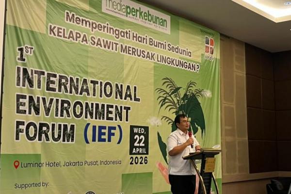 Guru Besar IPB University, Prof. Dr. Ir. Sudarsono Soedomo, membantah bahwa kelapa sawit menjadi penyebab utama bencana banjir di tiga provinsi Sumatra.