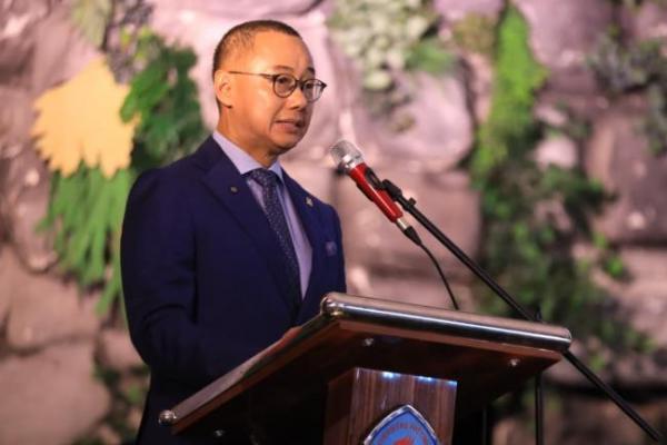Beri Beasiswa Lulusan Terbaik Unpatti, Eddy Soeparno: Menginspirasi