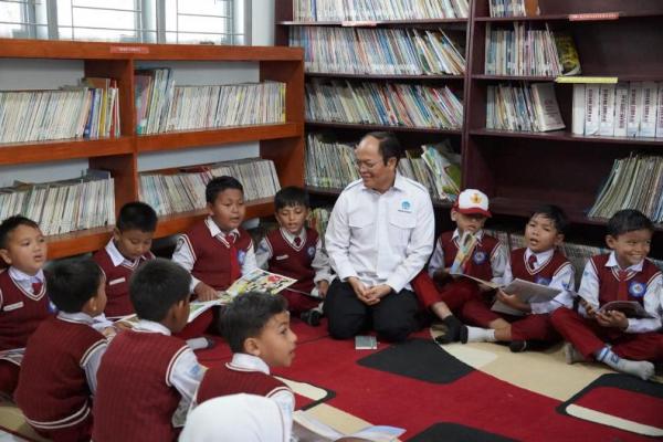 Badan Bahasa Kemdikdasmen terus memastikan pemanfaatan bantuan buku bacaan bermutu berjalan optimal di sekolah penerima manfaat.