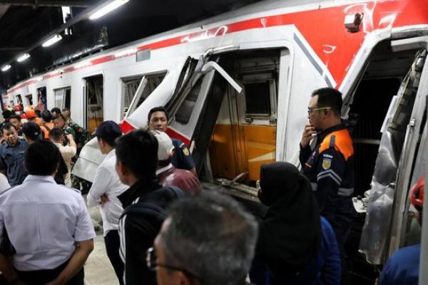 Mensos Saifullah Yusuf memastikan bahwa pemerintah akan menyalurkan bantuan bagi korban maupun keluarga korban kecelakaan kereta api di Stasiun Bekasi Timur.