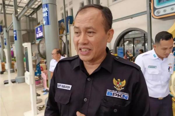 Badan Perlindungan Konsumen Nasional Republik Indonesia (BPKN RI) mendesak perlunya evaluasi total terhadap sistem operasional PT Kereta Api Indonesia (KAI).