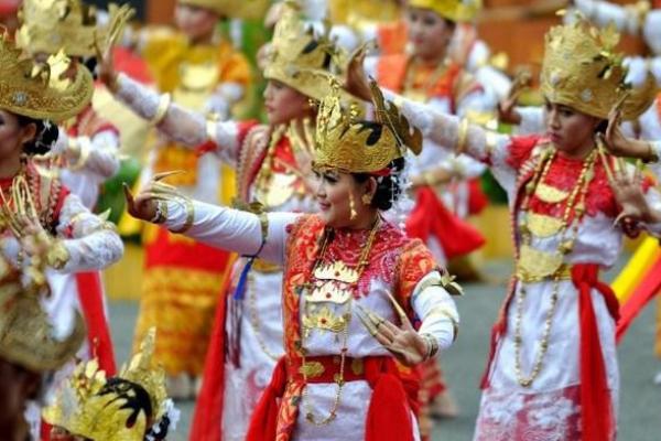 Setiap tahunnya, panggung seni dunia bersatu dalam sebuah perayaan gerak yang dikenal sebagai Hari Tari Internasional.