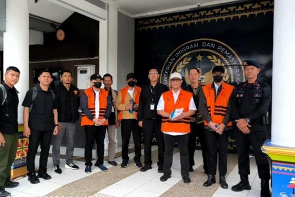 Jaksa KPK memindahkan penahanan Bupati Lampung Tengah nonaktif Ardito Wijaya dan tiga tersangka lainnya ke Rutan Kelas I Bandar Lampung.