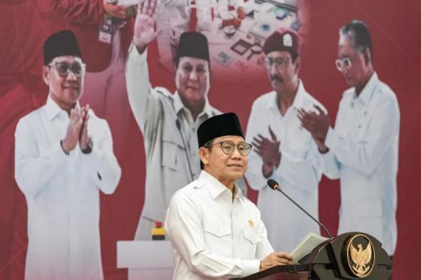 Menko PM Muhamin mengatakan bahwa lulusan Sekolah Rakyat harus memiliki peran lebih besar dari sekadar menyelesaikan pendidikan