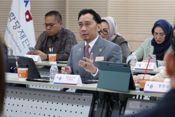 Ke Korsel, Ibas Dorong Kerjasama Dalam Bahasa, Budaya, dan Generasi Muda