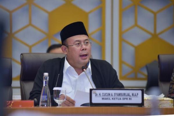 DPR RI menyetujui perpanjangan waktu pembahasan Rancangan Undang-Undang (RUU) tentang Energi Baru dan Energi Terbarukan (EBET).