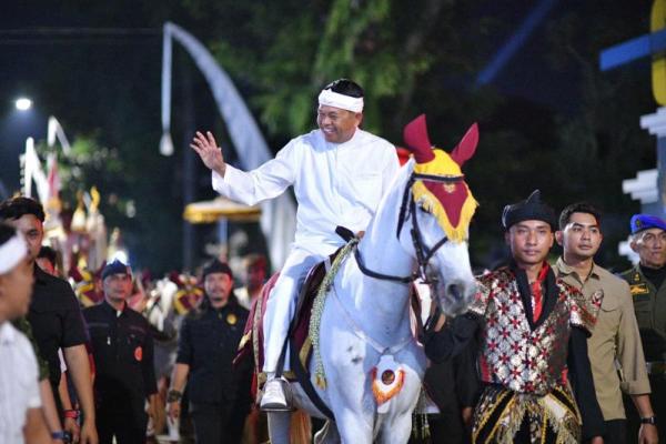 Gubernur Jawa Barat Dedi Mulyadi mengingatkan masyarakat untuk menambah tingkat pendidikan, serta memperbanyak layanan-layanan pendidikan