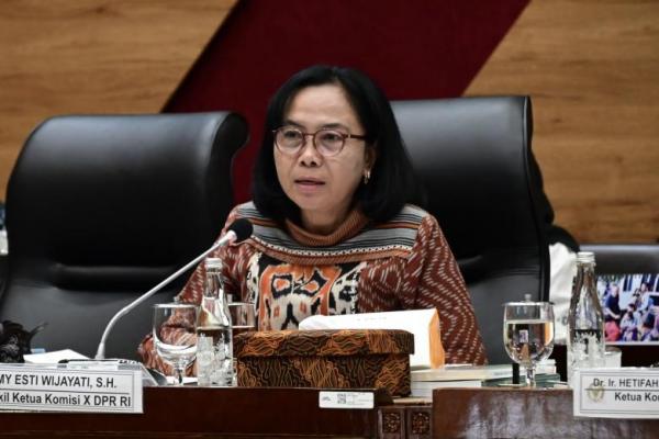Komisi X DPR memberikan peringatan keras kepada pemerintah terkait kewajiban pemenuhan hak dasar anak bangsa.