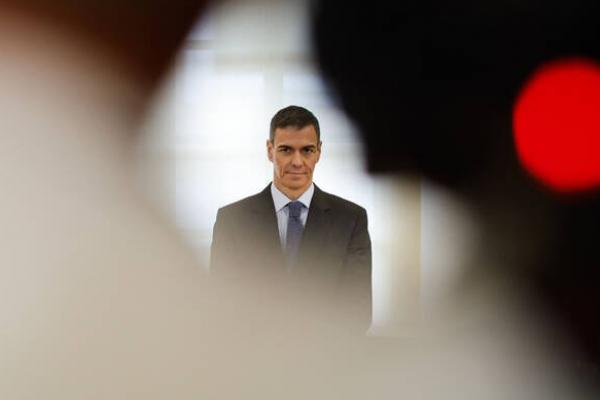 Pesawat kenegaraan yang membawa Perdana Menteri Spanyol, Pedro Sanchez, melakukan pendaratan darurat di Turki pada Minggu (3/5) malam waktu setempat.