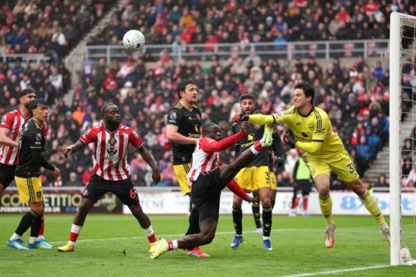 Pelatih interim Manchester United, Michael Carrick, memuji mentalitas para pemainnya setelah bermain imbang tanpa gol melawan Sunderland.