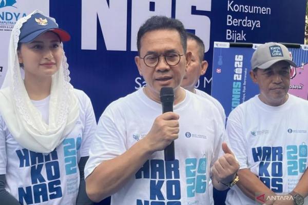 Kita terus komunikasi dengan Kementerian UMKM dari awal, ya. Jadi kita kalau pun ada (aturan Kementerian UMKM) itu akan saling melengkapi