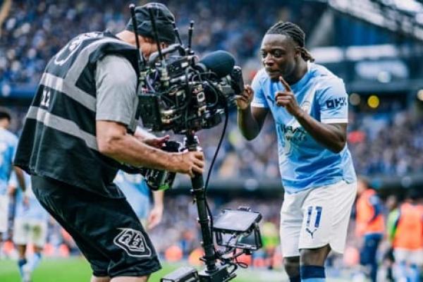Laga ini menjadi panggung perdana adu strategi dua juru taktik anyar dalam mengawal tim masing-masing pada ajang Derby Manchester.