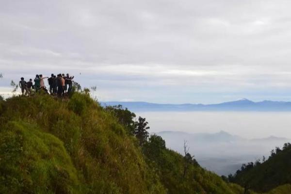 Gunung Puntang menjadi bagian penting dari Pegunungan Malabarâ€“Puntang, sebuah rangkaian pegunungan yang membentuk lanskap hijau khas Bandung Selatan
