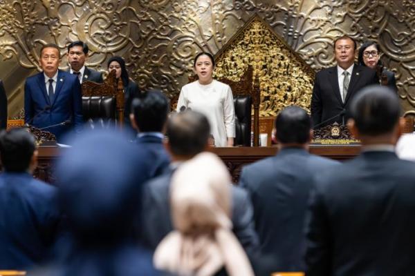 Narasi-narasi tersebut mempertentangkan keberadaan DPR RI dengan rakyat, seolah-olah keduanya berada dalam posisi yang saling berlawanan
