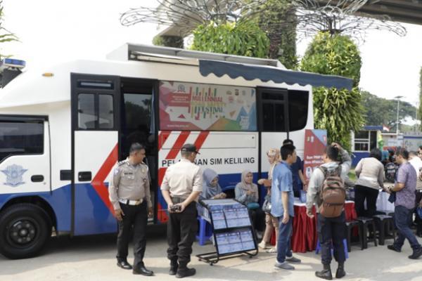 Gerai SIM Keliling hanya melayani perpanjangan SIM yang masih berlaku untuk golongan tertentu, yakni SIM A dan SIM C