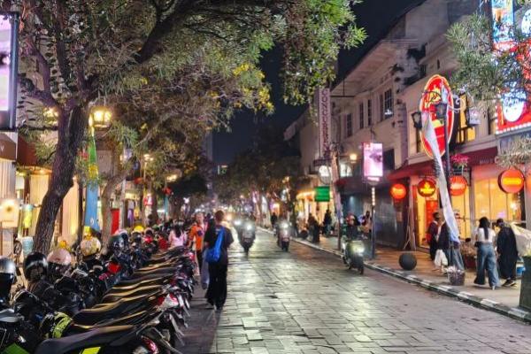 Setiap tanggal 25 September, warga Kota Bandung memperingati Hari Jadi Kota Bandung (HJKB).
