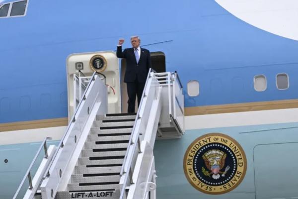 Presiden Amerika Serikat (AS) Donald Trump meninggalkan China setelah melakukan pembicaraan selama dua hari dengan Presiden China Xi Jinping