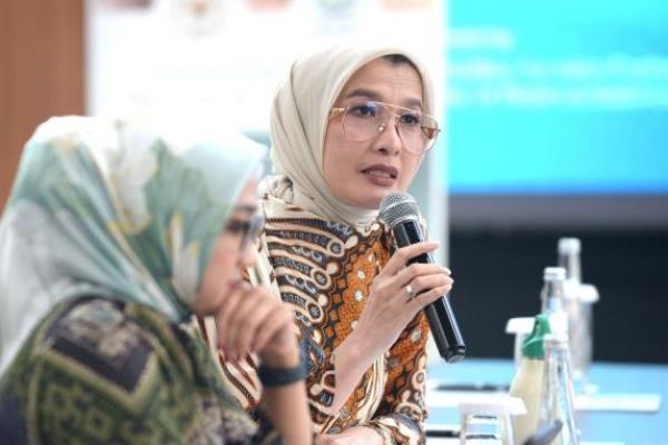 Arzeti Bilbina mengimbau masyarakat untuk tetap tenang namun waspada menyikapi laporan mengenai merebaknya Hantavirus