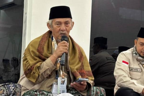 Saya menganjurkan jemaah untuk mendawamkan (merutinkan) pembacaan shalawat kepada Nabi Muhammad SAW sebanyak 1.000 kali setiap hari selama ibadah haji