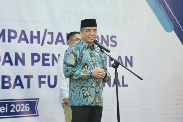 Menaker Yassierli resmi mengambil sumpah/janji dan melantik 976 Aparatur Sipil Negara (ASN) di lingkungan Kementerian Ketenagakerjaan (Kemnaker)