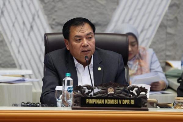 Rentetan kecelakaan kereta api yang terus berulang dinilai menunjukkan masih lemahnya sistem keselamatan perkeretaapian nasional.