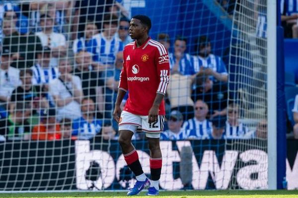 Bek kiri asal Belanda, Tyrell Malacia, menyampaikan pesan perpisahan yang menyentuh hati setelah melakoni pertandingan terakhirnya bersama Manchester United.
