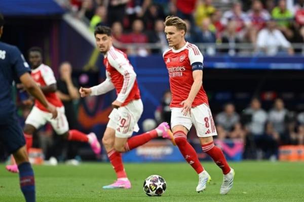 Kapten The Gunners, Martin Odegaard, memilih melihat perjalanan timnya dari sudut pandang yang lebih besar.