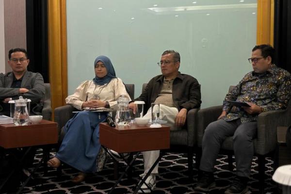 Sejumlah pakar hukum dari berbagai perguruan tinggi menilai terdakwa kasus dugaan korupsi tata kelola minyak dan produk kilang, Muhammad Kerry seharusnya bebas.