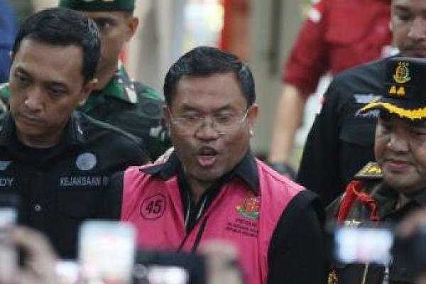 Para pihak yang terlibat berasal dari beragam lembaga di tingkat eksekutif, yudikatif maupun legislatif.