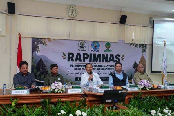 Tantangan kita sekarang bukan lagi sekadar menambah luasan perhutanan sosial. Yang lebih penting adalah bagaimana meningkatkan kualitas pengelolaannya