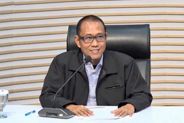 KPK menahan tiga tersangka pemberi suap dalam pengurusanÂ dana hibah untuk kelompok masyarakat pada Pemerintah Provinsi Jawa Timur.