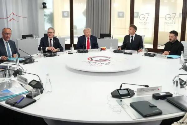 Militer Rusia dan Ukraina saling melancarkan serangan ketika Presiden Volodymyr Zelensky sedang bertemu dengan Presiden Amerika Serikat, Donald Trump