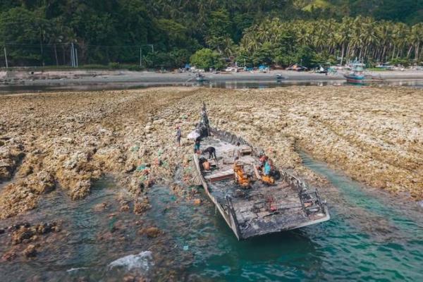 Gempa bumi berkekuatan magnitudo 7,8 yang mengguncang wilayah selatan Filipina pada 8 Juni lalu dilaporkan telah mengubah lanskap pesisir pantai