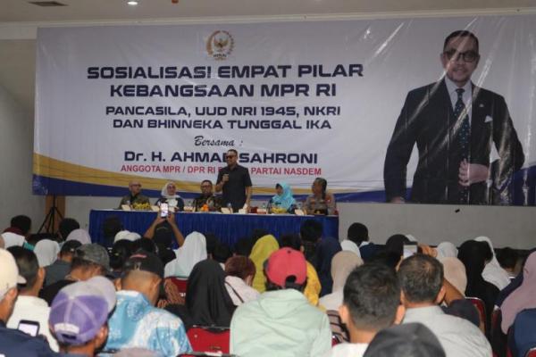 Wakil Ketua Komisi III DPR RI sekaligus Anggota MPR RI Ahmad Sahroni menggelar kegiatan Sosialisasi Empat Pilar MPR RI bersama konstituen.
