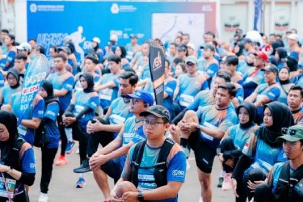 Ajang olahraga ini diikuti oleh ribuan peserta dari berbagai kalangan mulai dari pelaku usaha, komunitas lari, hingga masyarakat umum.