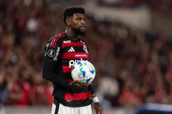 Aston Villa kian dekat untuk menyelesaikan kesepakatan transfer bek Flamengo yang pernah memperkuat Tottenham Hotspur, Emerson Royal.