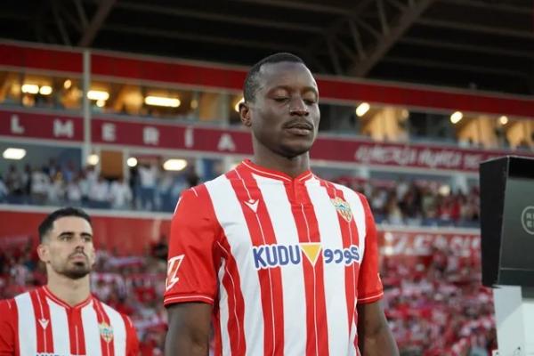 Proses transfer gelandang Almeria, Dion Lopy, ke Aston Villa dikabarkan memasuki babak baru setelah adanya tawaran resmi sebesar â‚¬15 juta.