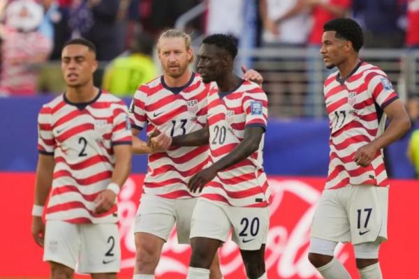 Penyerang tim nasional Amerika Serikat (USMNT), Folarin Balogun, menuai banyak pujian atas sikap sportifnya menyalami wasit seusai pertandingan melawan Bosnia