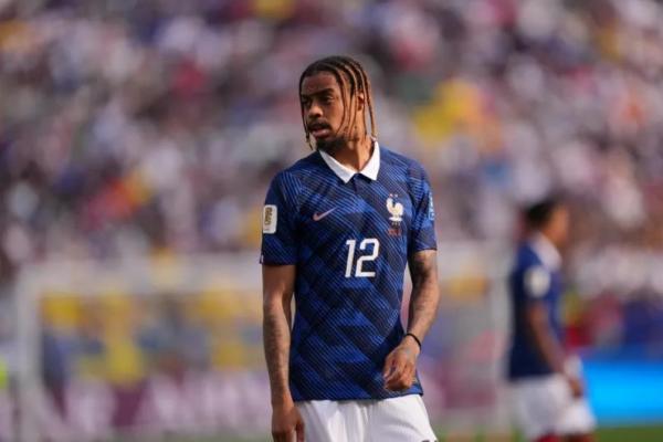 Liverpool disebut berada di posisi terdepan untuk mendapatkan tanda tangan winger Paris Saint-Germain (PSG), Bradley Barcola.