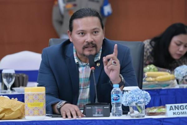 Tiga anggota polisi diketahui gugur saat menjalankan tugas melakukan penggerebekan kasus narkoba di Kabupaten Kalitangan, Kalimantan Tengah.