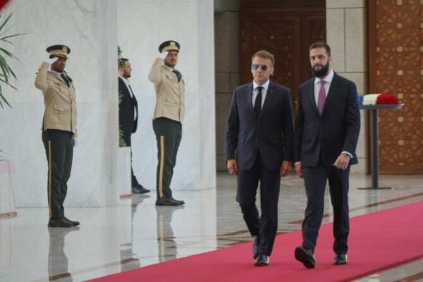 Presiden Prancis Emmanuel Macron pada hari Selasa menyatakan komitmen negaranya untuk mendukung pemulihan ekonomi dan sistem perbankan Suriah.
