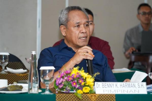 Bukan hanya soal melindungi, tapi bagaimana menyeimbangkan kepentingan masyarakat adat dan kepentingan investasi.