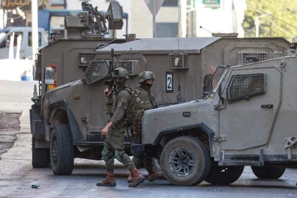Pasukan militer bersama kelompok pemukim Israel kembali melancarkan serbuan brutal ke sejumlah kawasan pemukiman di kota Nablus, Tepi Barat yang diduduki