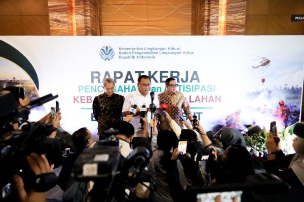 Pemerintah menegaskan bahwa seluruh pelaku usaha memiliki tanggung jawab besar untuk memastikan tidak terjadi kebakaran di wilayah konsesinya