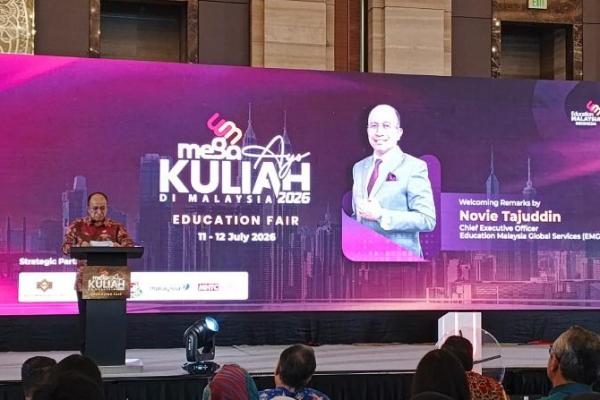 Bagi pelajar yang memilih universitas negeri, dana yang perlu dipersiapkan untuk uang kuliah berkisar di angka RM20 ribu atau setara dengan Rp80 juta per tahun