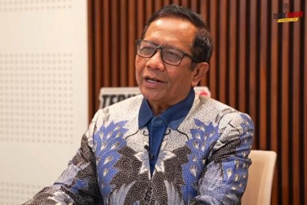 Mahfud menilai langkah itu bukanlah pelimpahan perkara, melainkan penyerahan kelanjutan penyidikan.